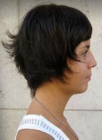 asymetryczne fryzury krótkie - uczesanie damskie z włosów krótkich zdjęcie numer 21A
